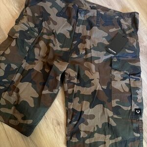 NWT TRUE RELIGION cargo shorts